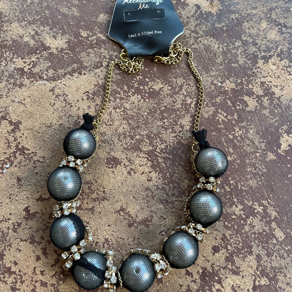 6/$20 Accessorize Black and Gold Statement Necklace